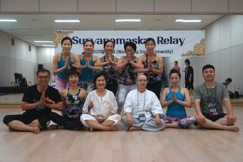 요가 시연팀 기념촬영